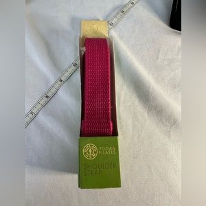 New Gold’s Gym Fuchsia pink yoga mat strap